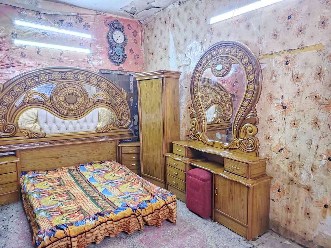 غرفه اخشاب ست ابواب ملحق للبيع ***********السعر 600صاج الزاويه كنتوريه موديل حديث العنوان بغداد وكو توصيل متواجد وتساب
