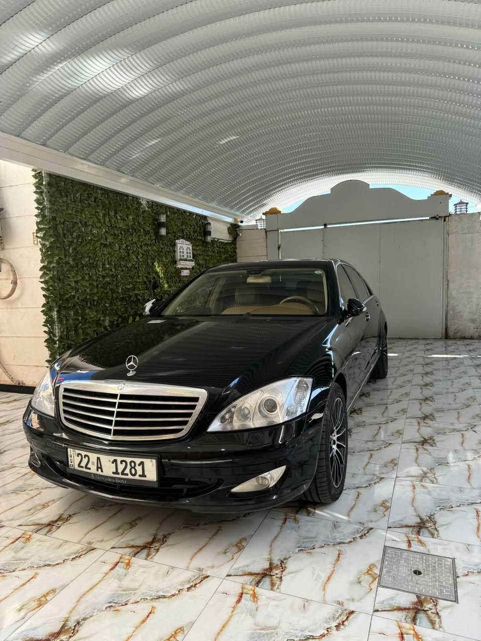 مرسيدس بنز S500 (2006)
بيع او مراوس

مكفولة من الضرر والصبغ
باب طويل المرغوب 
حتى الدعاميات مال شركة

محرك وكير ما مفتوح شرط

المواصفات فول 1/1:
محرك V8
فتحة سقف Slide Roof
أبواب شفط كهرباء
صندوق كهرباء
داخل لون بيج
كشنات جلد + خزن Memory
كشنات كهرباء أمامي وخلفي
شاشة وسائط
شاشات بالتجاوي وتحكم خلفي
ثلاجة خلفية
مري شفط + إشارة بالمري
ماوس تحكم + تحكمات ستيرن
حساسات اصطفاف أمامي وخلفي
سيدي جينجر 6 أقراص
ستيرن كهرباء
تبريد منفصل + قطعتين مع تحكم خلفي
بردات أبواب + بردة خلفية
تجاوي كهرباء أمامي وخلفي

رقم أربيل الجديد
السيارة كل شيء بها بلادي 
وكل أوبشناتها شغالة
السعر المقدس 195 وبيها مجال للجادين
مكاني: ميسان
للتواصل: ***********
