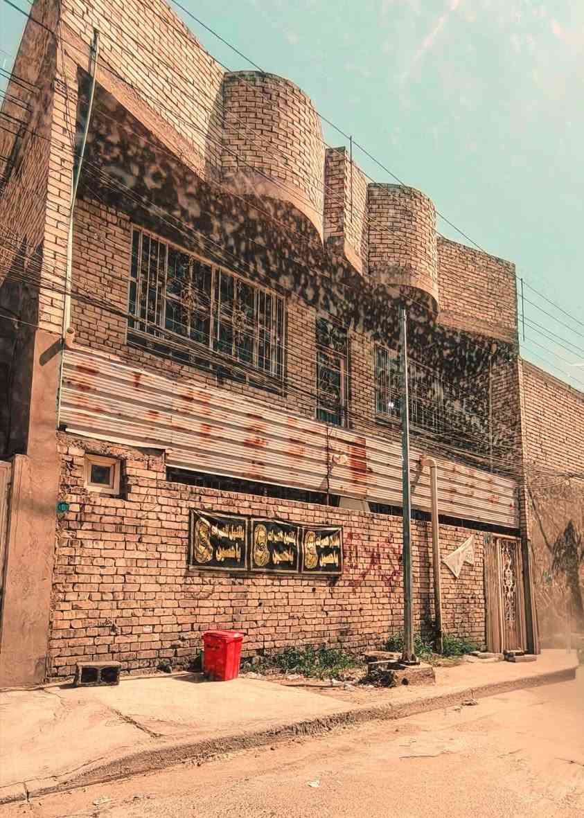 بيت في ام الكبر  قريب على شارع الضغط زراعي سند ٢٥ ثاني بيت عن الركن المساحة 100متر مربع البيت طابقين  الطابق الأول غرفة استقبال كبيرة وغرفة ثانية مع ملحقات 
الطابق الثاني ثلاثة غرف مع صالة وحمام 
وايضا يحتوي علة بيتونة وسطح كبير
السعر ١٣٥ مليون ***********
