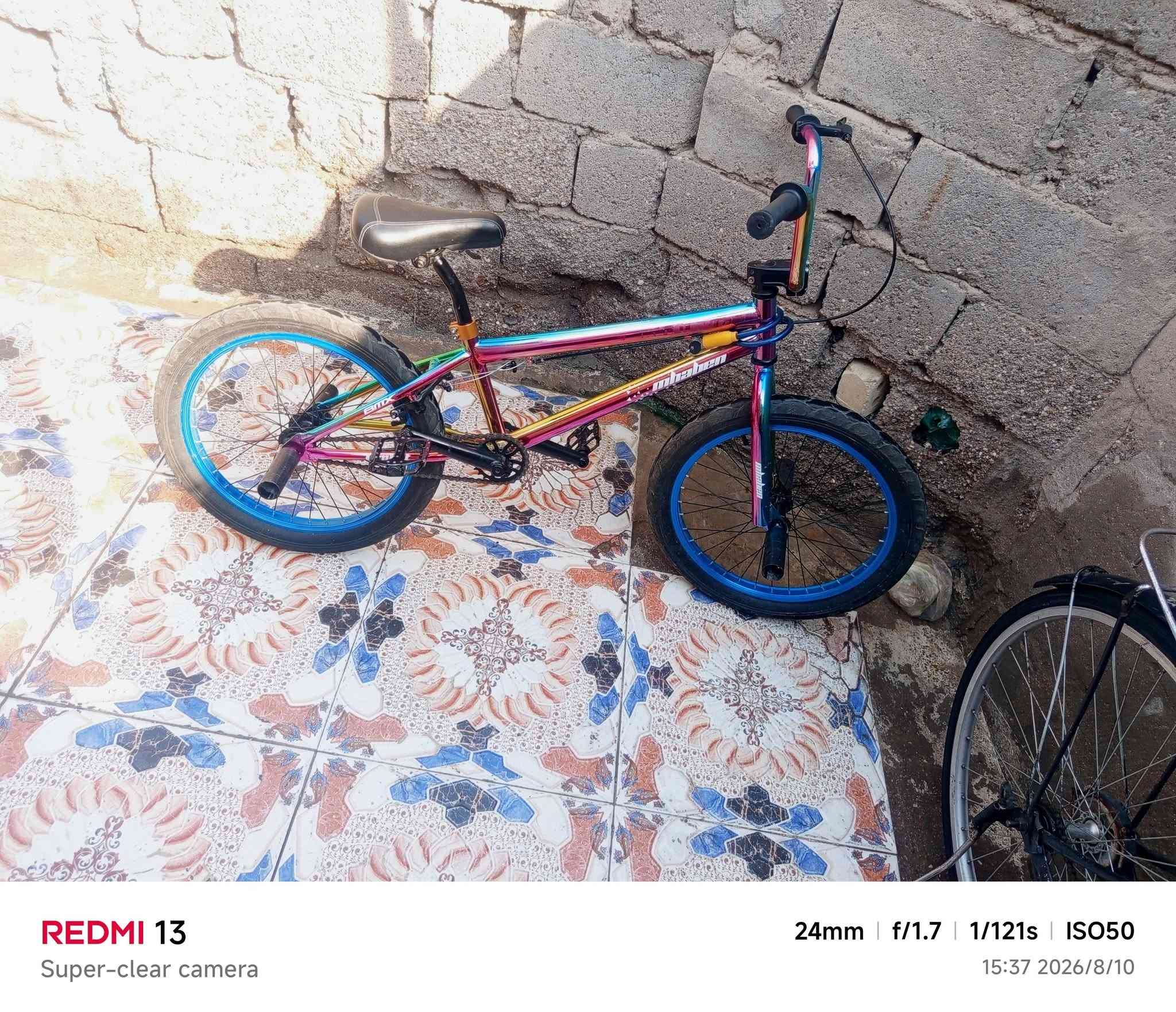 باسيكل BMX السعر 170وبي مجال بسيط اخو الجديد العنوان البصره القبله حي الرشيد مقابل مدرسه الاعمار 
الرقم ***********

