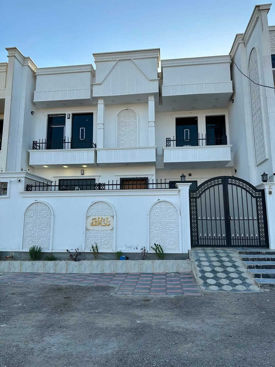 ((بسم الله الرحمن الرحيم))
🏡          🏚 

#بيت_للبيع         

🔴في الجغيفي ثانيه

🔴 كاع بيت نايل 

✅المساحة 220
 
مكون من 5غرف نوم
 صالات2
ومطبخ 
واستقبال 
حمام عدد2
مناور عدد 2

 🛣 الشارع 🛣🛤 : 10

🗒📑⚖️ نوع الملك : طابو زراعي صرف علمن عند الشراء تدخل مباشرتا بل سند المشترك الطابو لصرف الازراعي

💸💰 السعر  💰💸: 200🔴 وبي مجال

للاستفسار : مراجعة 
🥇 مكتب الدليمي 🥇
🩸📍العنوان الجغيفي _نهايت سياج المقبرة على السايد الايمن.                         
                                     
            📱📲  للاتصال :  ميثم*********** 📞☎️

#عقارات_الفلوجة #عقار_للبيع #عقارات_الانبار #عقارات_العراق  #العقار #عقار
#العقار_للبيع #للبيع #بيع #بيت #بيوت #قطعة #قطع
#ارض
