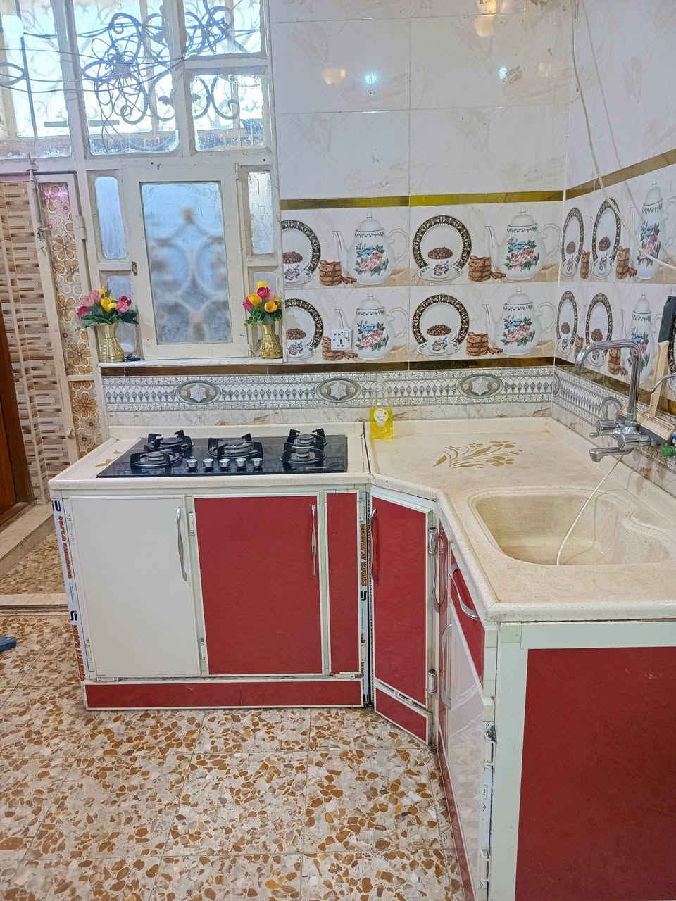 السلام عليكم كاونتر للبيع تسكام 4 قطع طباخ وسنكي وكاونتر قطعتين السعر 500 الرقم ☎️*********** مكاني نجف
