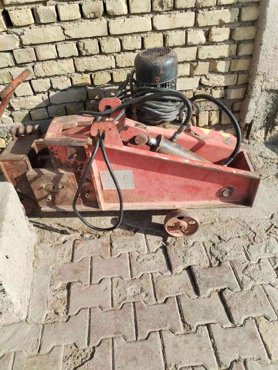 سلام عليكم مقص كهربائي تري فيز للبيع
للاستفسار الاتصال على رقم ***********
