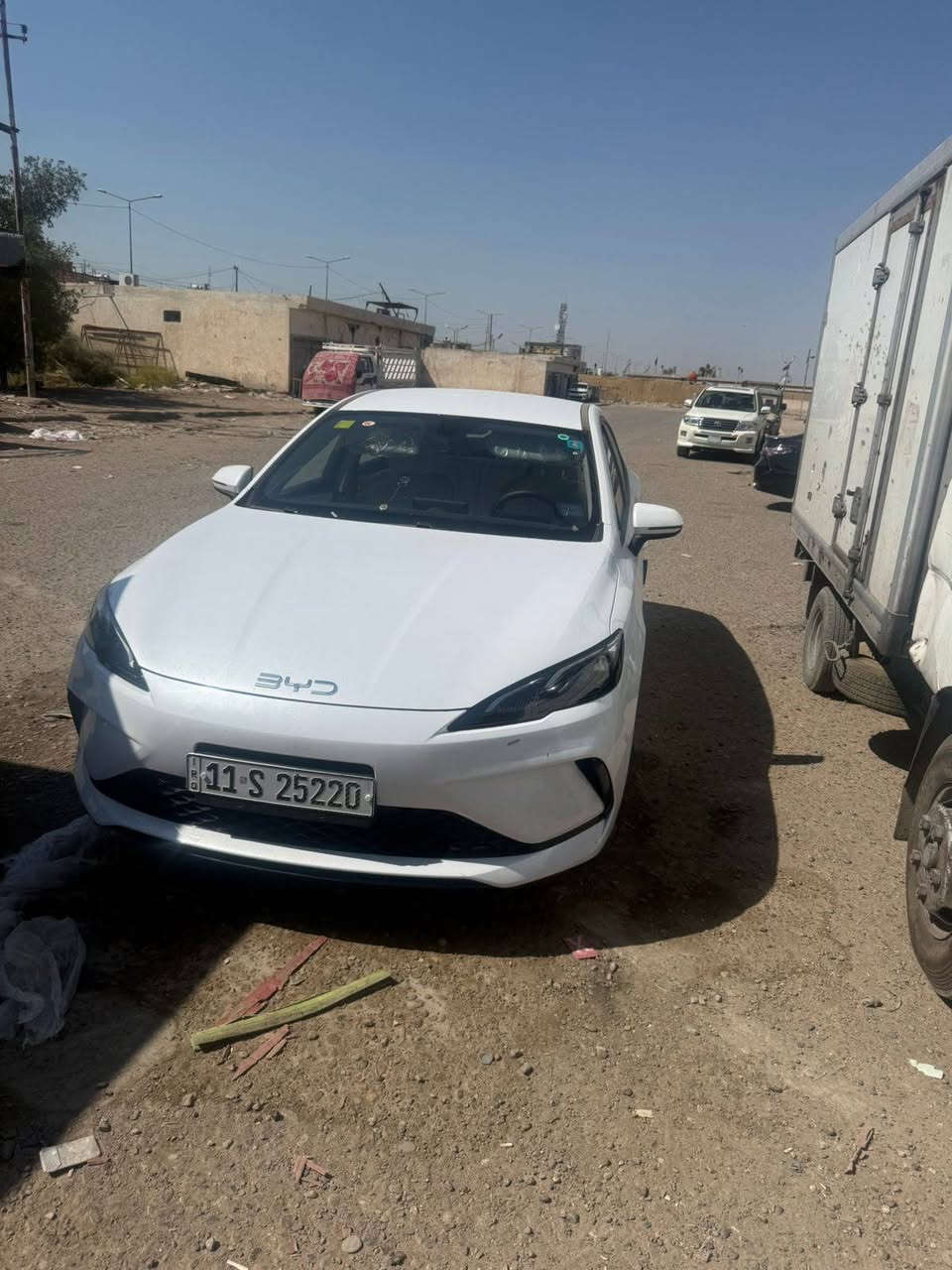 السلام عليكم ورحمة الله وبركاته
من رخصة الادمن المحترم. 
BYD سيل5 
موديل 2025 ماشية 12.000كيلومتر 
السيارة بلادية ولا شخط بيها ونظيفة حيل 
تحويل ثاني يوم رقم بغداد دولي
السعر 22 مليون وبيها مجال للشراي 
مكان السيارة مجمع بسماية السكني 
رقم الهاتف ***********
وبيكم خير وادللوا.
