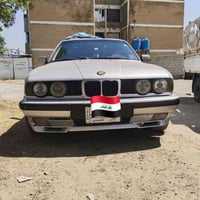 بي ام ٥٢٥ مسكر  رقم انبار  داخل جلد كير اوتوماتيك سياره بيها نواقص بسي...