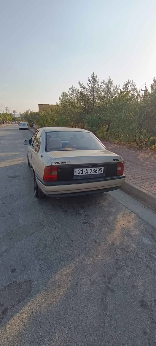 فيكترا • 1990 • اوتوماتيك