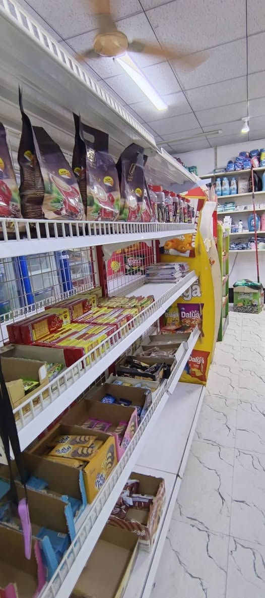 تعزيلة أسواق شلعة بيع مستعجل بيها رفوف خير من الله و سبالت كنتوري عدد ثنين شغالات بس واحد ما مشدود نقصه بواري فقط سستم كامرات عدد 4 ما مشدودات سلات اجباس 7 و ثنين كبار مال ليز و عوارض تبريد عدد 5 ثلاثة شغالات و ثنين عطلانات و عوارض بطحيه عدد ثنين وحده شغاله والثانية عطلانه و عارضة جكاير و عارضة بهارات و ثنين ميز كاشير و سفينة وسطيه المكان البصرة حي الأصدقاء للتواصل ع هاي الأرقام  ***********
***********
