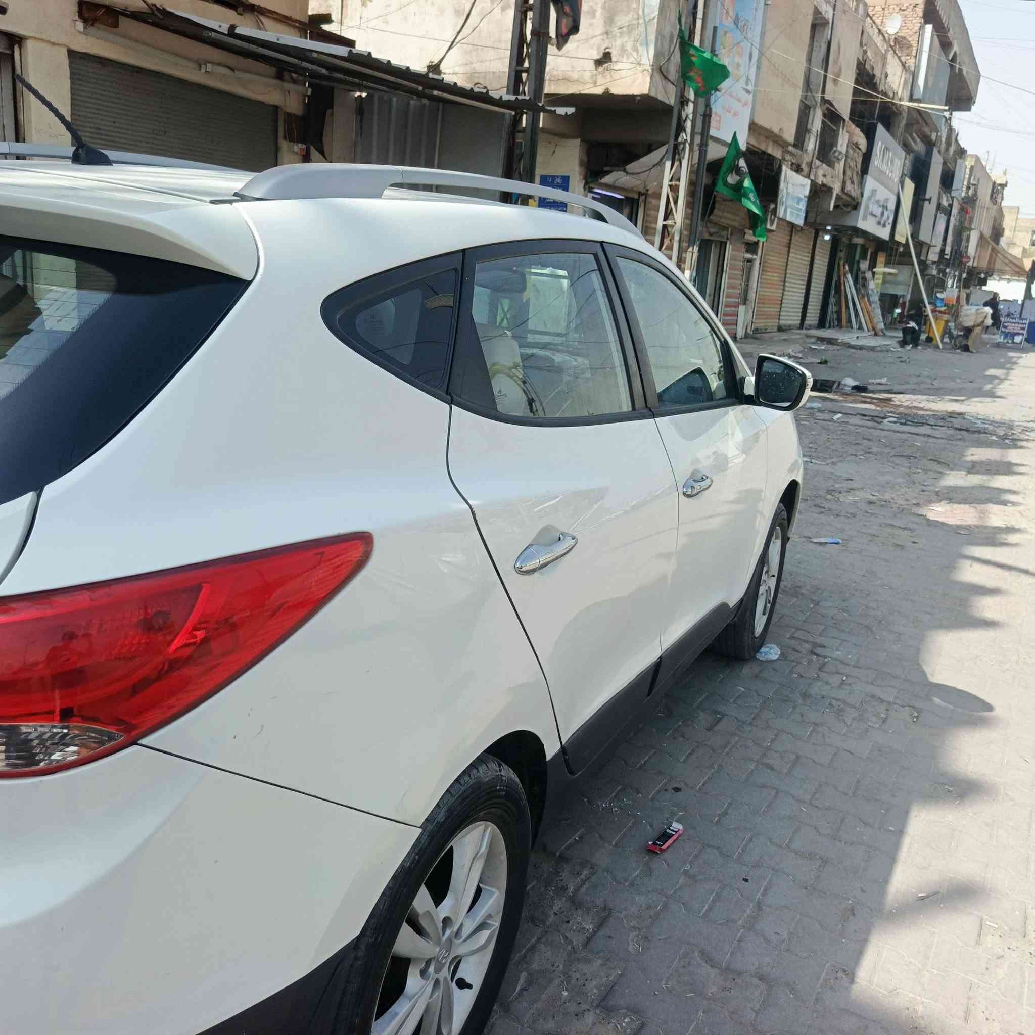 سلام عليكم عندي توكسان خليجي ٢٠١٣ أربيل صبغ باب السائق بدون ضربه بيه خدوش السعر ١٢٠ والشراي يجي عنواني مدينه الصدر جواد قطاع ٣٦ وهذا رقمي(***********)
