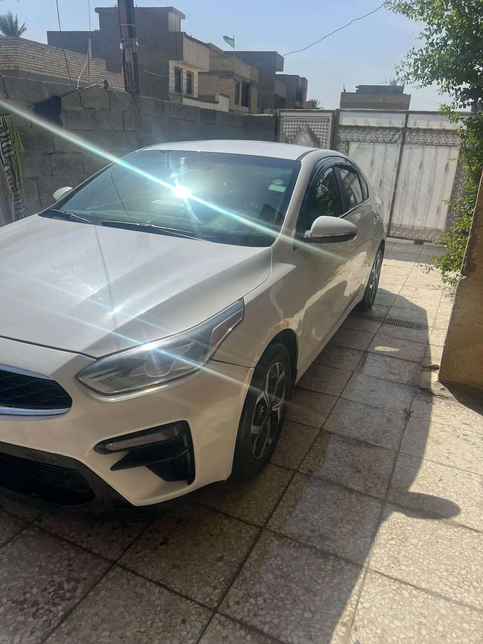 السلام عليكم البيع كيا فورتي
موديل 19 وارد كندي رقم أربيل بسم عربي
السياره تجي رادار خلفي امامي وجانبي 
كشن تدفه ستيرن تدفه 3 وضعيات قياده قطعتين تبريد 
سياره كير سفتي بيه ونه بس مامثر عل سياره محرك
2000 سعر سياره 105 وبيه مجال مكان بغداد حي عامل
***********
