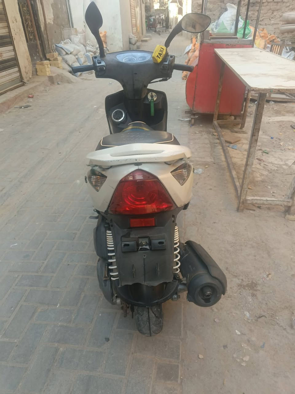 السلام عليكم دراجه للبيع ثعلب دراجه جديده مال رمبه برغي ممفتوح بيها جيب فيتر وافحص والدراجه نوزل ومكاني بغداد رقم *********** ما بيها اي نقص كله ختم واحد
