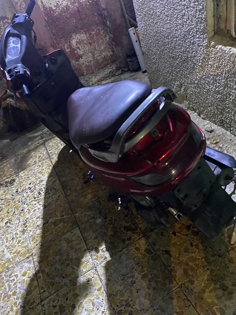 دراجه فراشة نثيةً دراجة نضيفة مكينة مفتوحة مجفتة بيهة دخانة بيضة وتذب دهن يحتاجلهة  تجفيت دراجة كلشي بيهة غير المينة اشاير ورة كدام شغالة هورن شغال  كهربائيات كلهة شغالة ما عدا العداد عطلان سعر 350 بيهة مجال لليشتري مكاني بصرة المركز ***********
