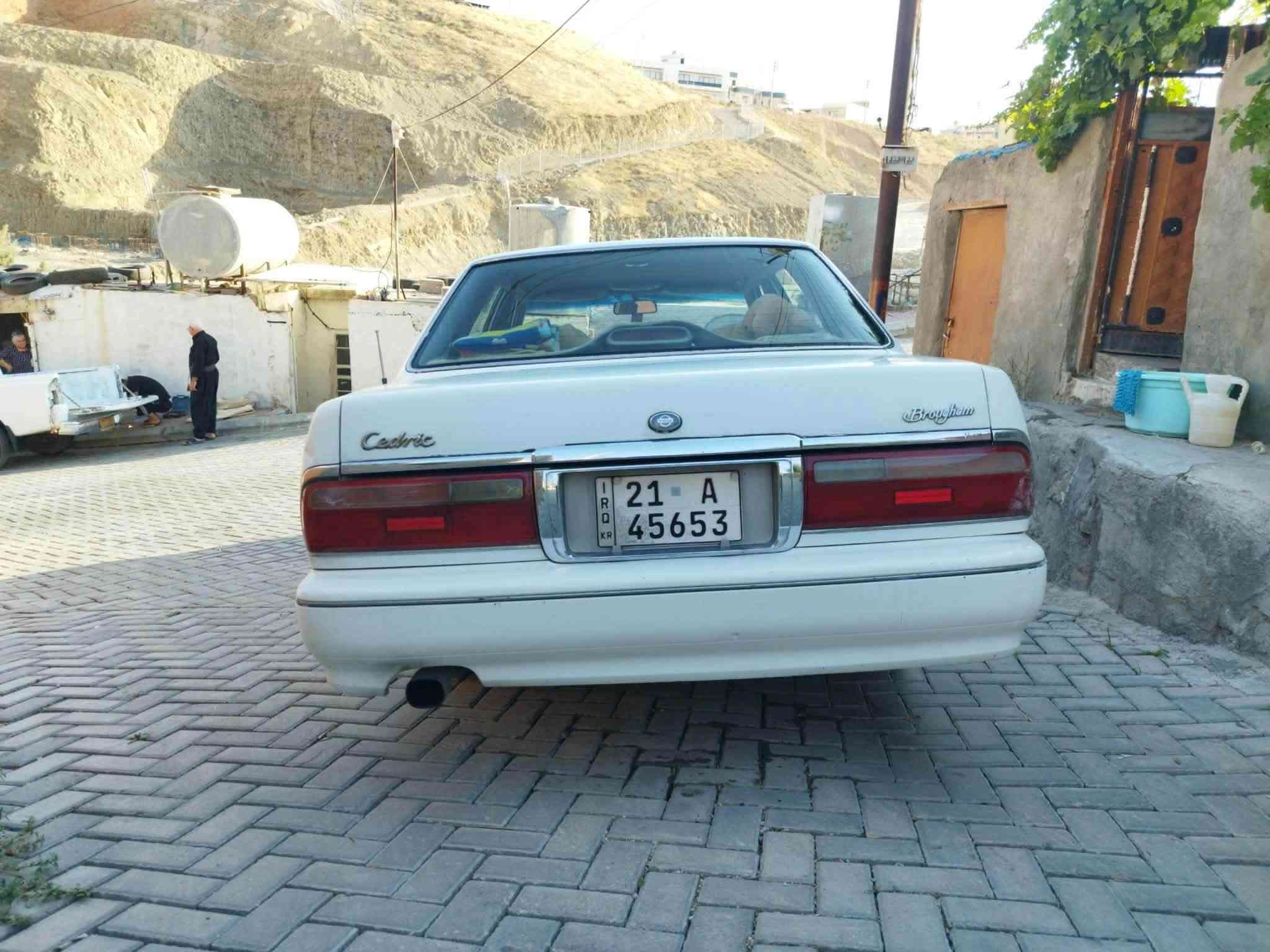 سياره نيسان  سدرك موديل 2001محسن سياره اي عيب مابي كير محرك خرسه تبريد ويال سلف لوك سنويه جديد لحد 2030 بسمنه مصفره هيئه غرامات  بس السياره سدرك عامتن صبغهه رفيع ويل وكت صبغهه وكع الجناي يعرف اي حادث مابي ضرر هه البونيد قطعتين السقف تلث قطع وسندوق سعر ٦٥بيمجال رقم ***********
