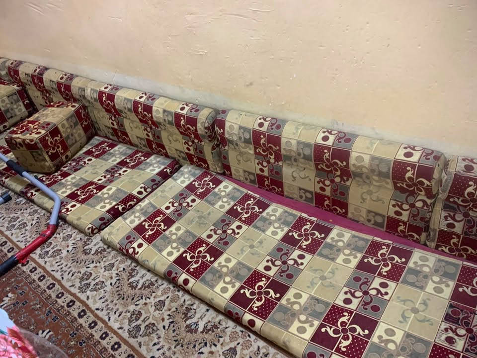 غراض بيت للبيع 
مطبخ  كاونتر وزاويه وسنك 250
تخم قنفات 7مقعد 100
جلسة ديوان 7 مقاعد 75
ميز شاشة 25
جهاز رياضة 50
للاستفسار ***********
