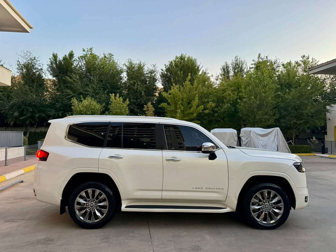 LAND CRUISER_2023 _Twin Turbo _GXR
_GXR_87,000Km

اللَّهُمَّ صَلِّ عَلَى مُحَمَّدٍ وَعَلَى آل مُحَمَّدٍ

اخت زيرو بل كارتون
بدون صبغ - بدون رمل - بدون حالوب ـ حتا دعاميات شرط

🔷تويتا لاندكروز موديل (2023) توين توربو
🔷سياره زيرو شريكه ساز باب اولا
🔷سياره مواصفات (GXR)
🔷سياره (٦) سلندر توين توربو  

🔷مواصفات سياره 
(كوشنات جلد _ شغال عن بعد
_ كاميرا _ كوشنات تدفيه _ شاشه كبير
٣ شاشات بيلادي _ وايرليس شحن _   نيظام eco _ سلايت _ النزلاق _ثلاجه _ زينون _ حساسيه الديك المؤخره مرايات _)

🔷سنويه هزه كل جديد مباشر حول

🔷• نظافه ١٠٠٪ كامل سيرڤس بدون نقص و

🔷مكان سليمانيه
🔷سعر (628$)
🔷رقم . ***********
