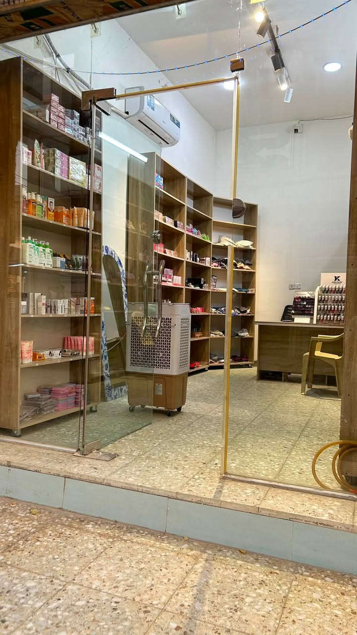 السلام عليكم
محل كوزمتك للبيع 
المحل كامل من كلشي وبي بيج 
فيس وانستا مكان المحل السوداني 
مجاور صيدلية رزاق الركون وماقابيل 
دكتوره موج صاحب للاستفسار التصال
***********
