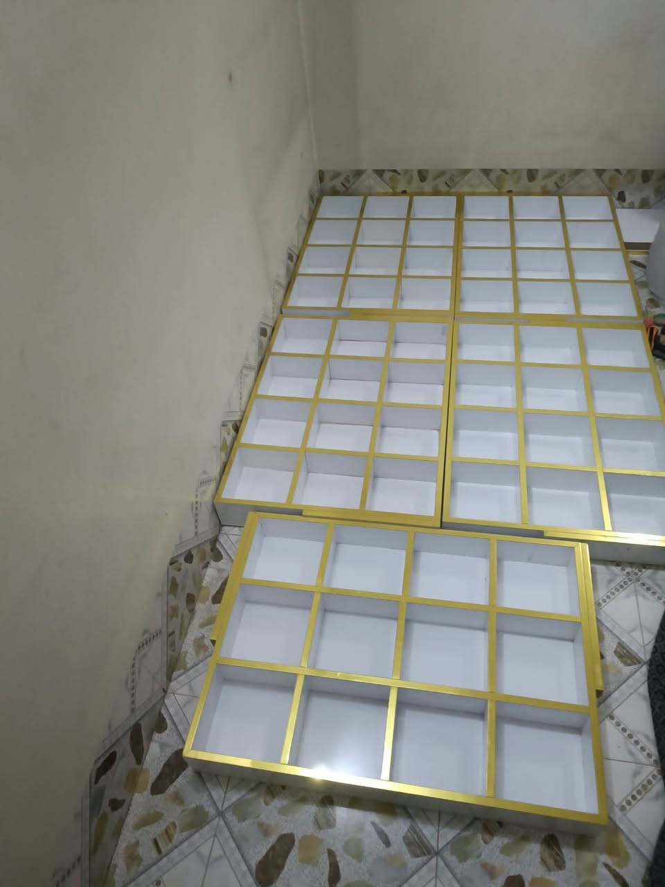 للبيع 5 خانات 92×67 امدي اف  ***********
