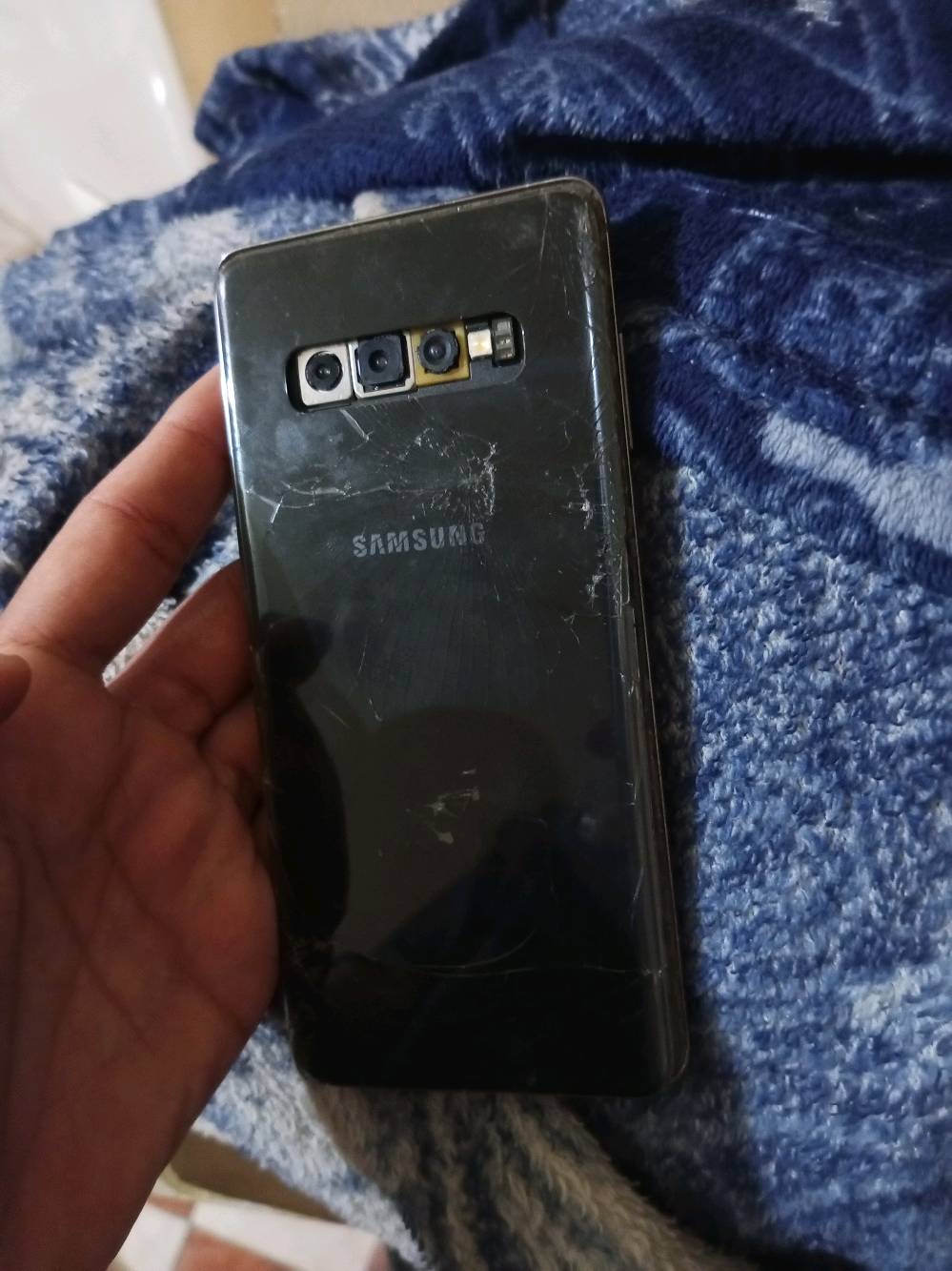 جهاز s10plus الجهاز عاطل عوزه شاشة وفرمته وضهر ابيع الك ادوات امراوس ب ايفون قديم او بيع ب60