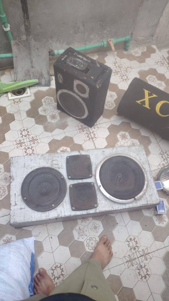 مضخم جبير 4 سماعات 2 صغار و 2 كبار صوته عالي كلش مفصل تفصال يكعد بتكتك باجاج وره فيت سعر 40 مكاني حيانيه رقم ***********
