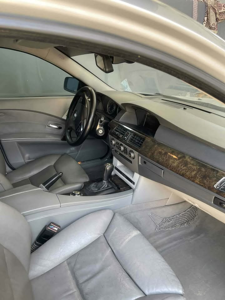 للبيع : BMWE60
موديل : 2004
محرك : 530i n52
لون : سلفر بدون حادث ودواخل 
بيها قطعة صبغ اوربي
السيارة نظيفة حيل تبريد ثلج
محرك وكير بشرط 
كشنات جلد 
كت M5 دعاميات ودوسات m5
بدون فتحة 
الــســـعـــر : 125
للاتصال على الرقم : ***********
