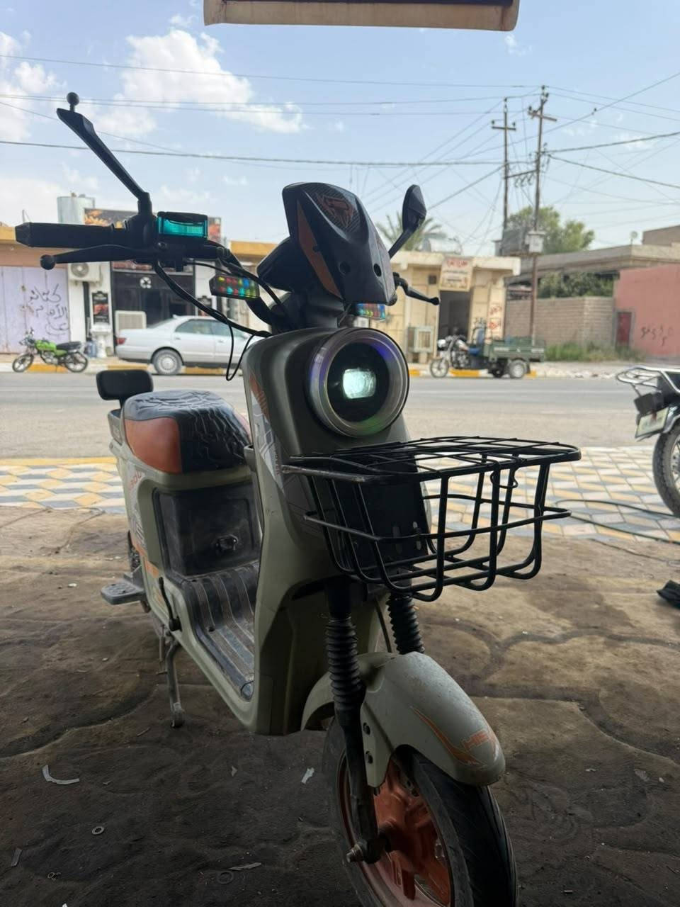 ماطور شحن X900
ماطور نضيف حيل بطاريات جدد مشدودات تخم كامل العنوان بيجي قريه المزرعه السعر 350
***********
