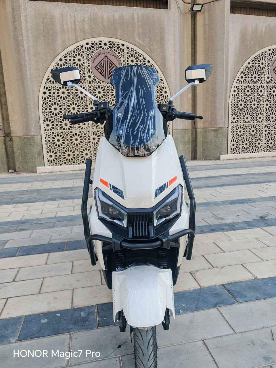 السلام عليكم دراجه شحن صاعقه 2026 دراجه جديده استعمال شهر 6بطارية مسطره 38 امبير ملف 2000 سرعه 80  للبيع العنوان بغداد ساحه الوثبه سعره  950.     ***********.
