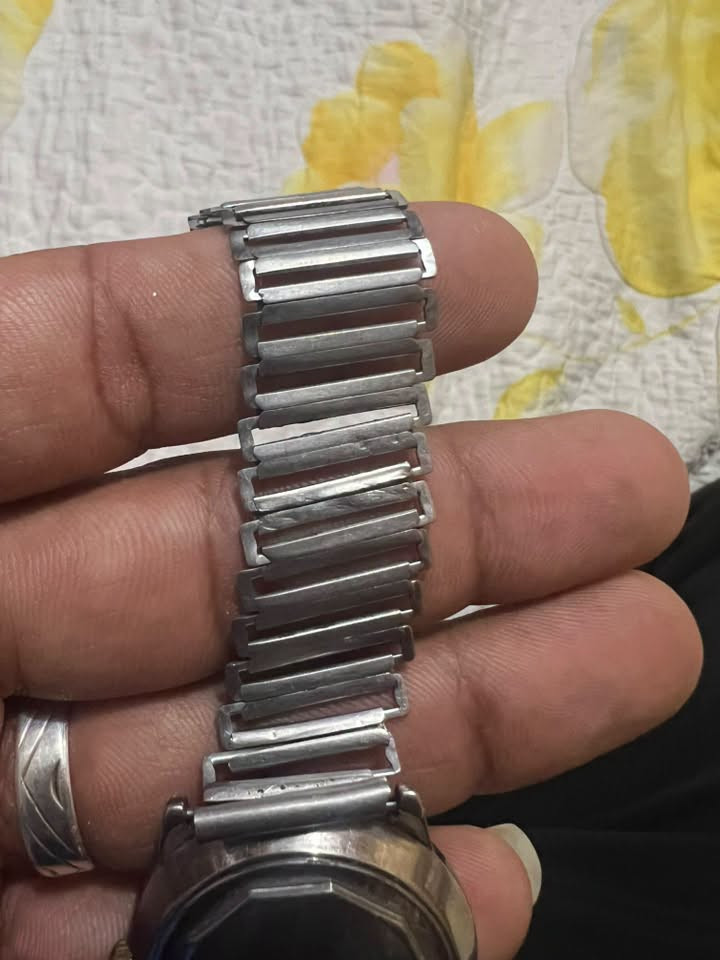سويسري • تكويك • ساعة