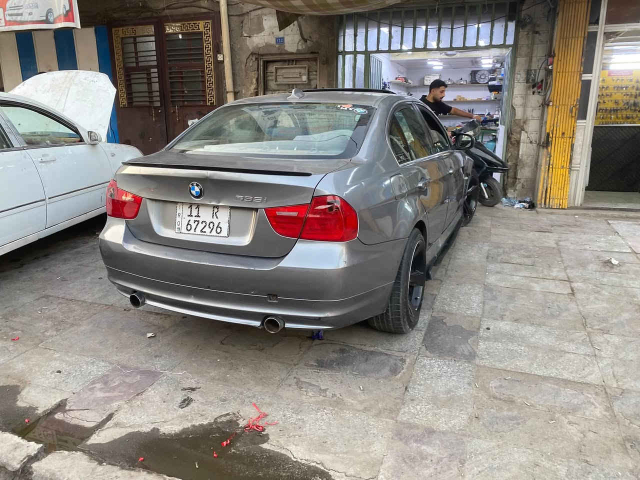 السلام عليكم للبيع e90 موديل 2009  
رقم بغداد انكليزي بسمي  
محرك وكير e46 
السياره يرادلهه ترتيب وسعرهه كلش مناسب 
مكان السياره بغداد الشعلة ***********
