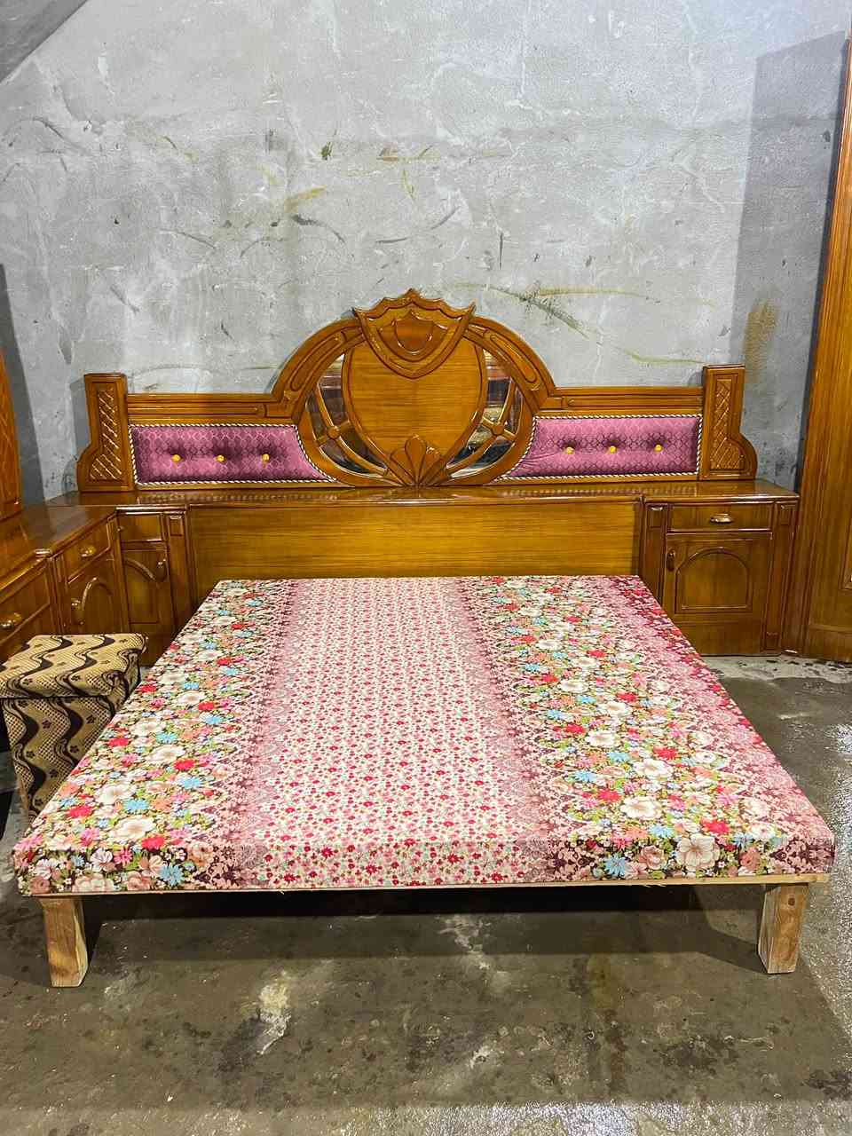 سلام عليكم غرفه نجاره صاج بورمي تزكام داخل خارج صاج مستخدمه نظيفه السعر ٩٠٠ العنوان الحله ***********

