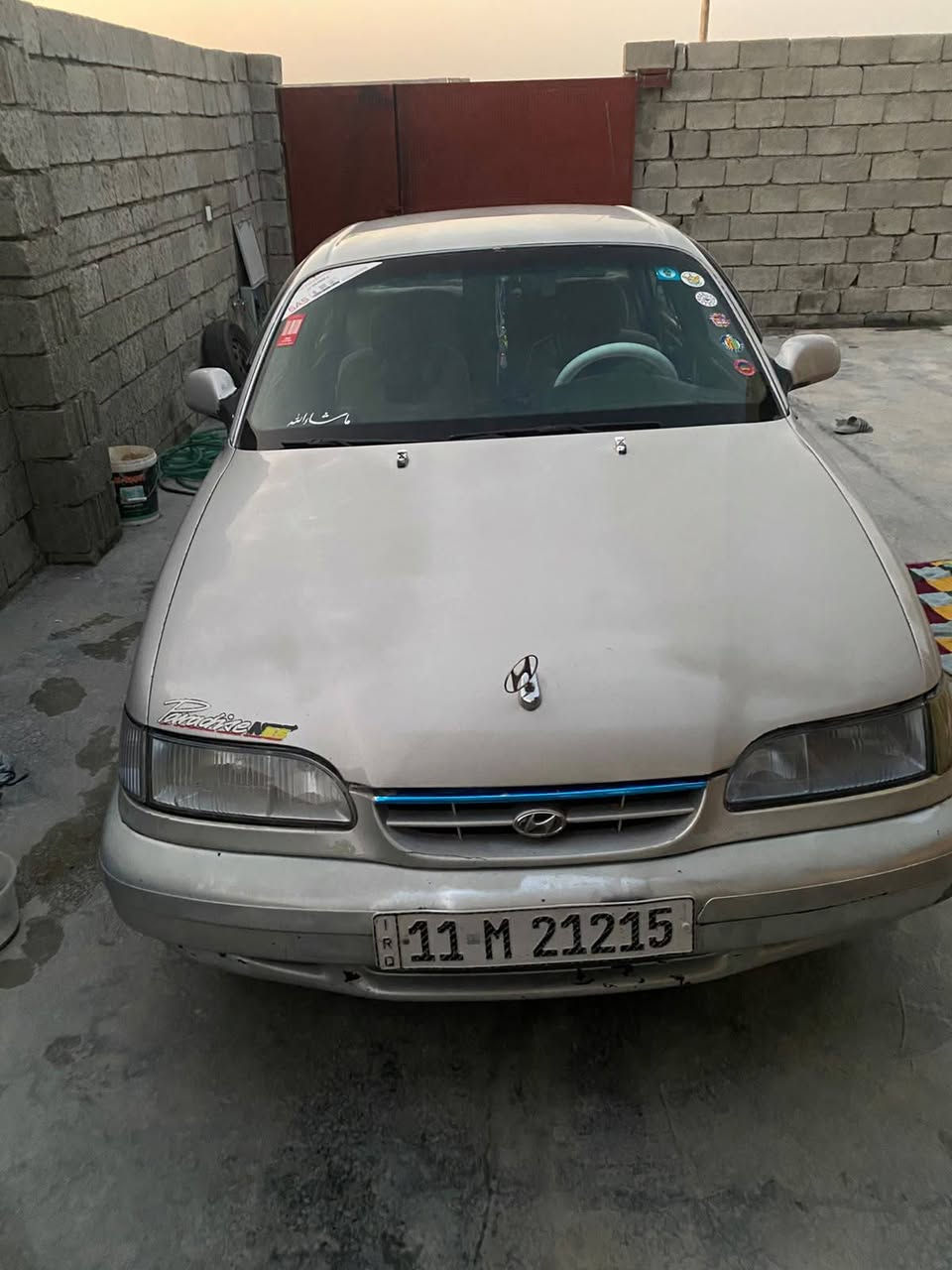 السلام وعليكم  سوناته موديل 1994 
محرك مفتوح تبريد تخم تاير بيهه ترتيبات بسيطه
وبيهه شويه بل داير ليمنه طخه بصيطه 
تبريد شغال للتواصل ***********
