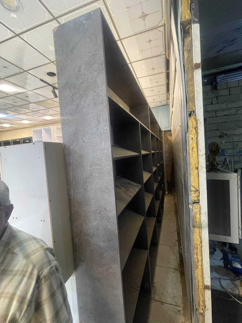 متاح ام دي اف ثقيل رفوف عرض محل 7 قطع القطعه 3م طول عرض175 مكان نجف للحجز واتساب***********

نص مكتوب في الصور:
- للبيع رفوف امدي درجة أولى مقاس كل رف: 4 متر طول × 3 متر عرض مصنوعة من مادة امدي (MDF) درجة أولى قوية ومتينة مناسبة لجميع أنواع المحلات تصميم عصري وأنيق صورة من داخل المحل فرصة مميزة لأصحاب المشاريع والمحلات التجارية تفاصيل التشطيب مثالية للعرض شكل جذاب متانة وطول عمر جودة عالية مكان التواجد النجف الأشرف *********** للاستفسار والحجز