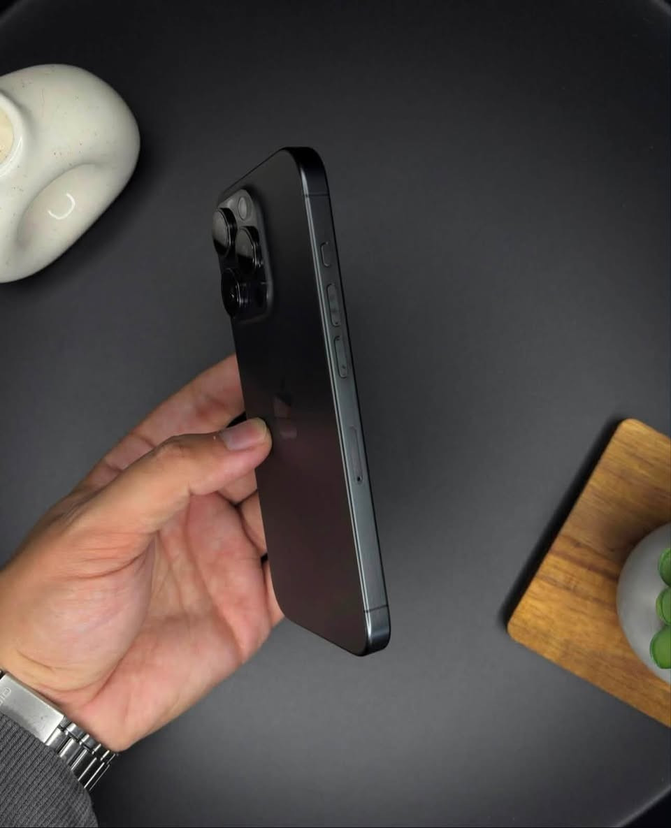 السلام عليكم
iPhone 📱 15pro max 🖤
🖤لون فحمي /اسود طافي
بطارية 🔋 87
عدد دورات الشحن 663
ذاكرة 256/تك خط /////
مستبدل شاشة اصلي ✅
………………
السعر 775الف 
للأستفسار ***********
يرهم مراوس

