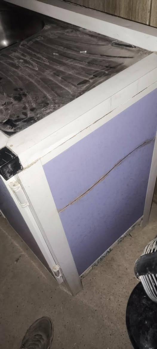 سنك للبيع  متر و30 سعره 70 مجال بسيط للاتصال
***********
