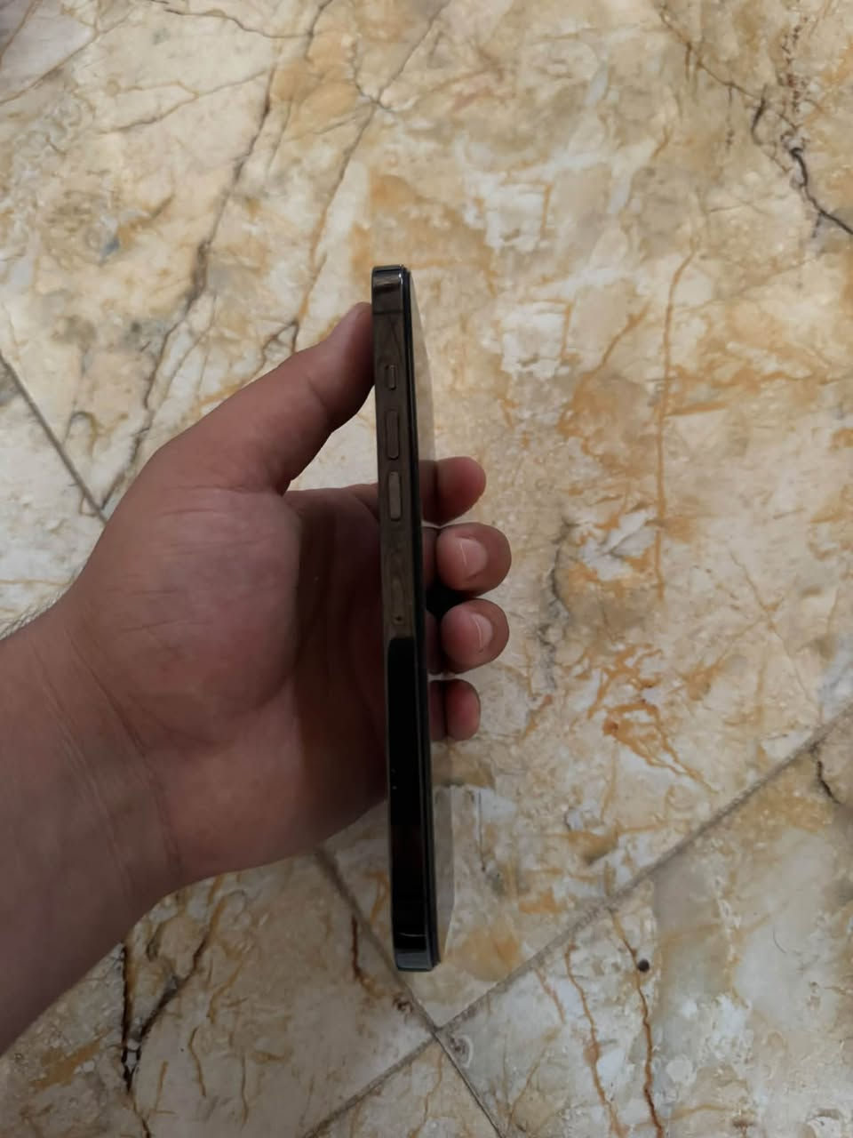 السلام عليكم
للبيع ايفون 13 برو ماكس اسود 

مبدل شاشه زينه فيس ايدي شغال

ذاكره 256

🔋83

الجهاز يخبل 

السعر 500 وبي مجاال مكاني الايسر 

***********

نص مكتوب في الصور:
- 3:32 75 حالة البطارية والشحن كما هو الحال مع البطاريات القابلة لإعادة الشحن، بطارية الهاتف قابلة للاستهلاك وتصبح أقل فاعلية مع الوقت. معرفة المزيد... الحد الأقصى للقدرة 83% هذا قياس لقدرة البطارية مقارنة بقدرتها عندما كانت جديدة. قد تتسبب القدرة المنخفضة بتقليل ساعات الاستخدام بين عملية الشحن والأخرى. أقصى قدرة للأداء ستساعد الأنظمة المضمنة في النظام والمكونات في تخفيف آثار الأداء التي قد تلاحظها أثناء التقدم الكيميائي في عمر بطارية iPhone. شحن البطارية المحسن للحد من استنزاف عمر البطارية، يتعلم الـ iPhone من عادات الشحن اليومية، بحيث ينتظر ولا يتجاوز 80% حتى يحين موعد حاجتك إلى استخدامه.
- 3:32
- 75
- مساحة تخزين iPhone
- iPhone
- المستخدم: 76.16 غ.ب. من 256 غ.ب.
- 179.84 غ.ب.
- التطبيقات • الصور • iOS • بيانات النظام
- توصيات
- إزالة التطبيقات غير المستخدمة
- تمكين
- إزالة التطبيقات غير المستخدمة تلقائيًا عندما تكون مساحة التخزين منخفضة. ستبقى مستنداتك وبياناتك محفوظة.
- الحجم
- PUBG MOBILE
- آخر استخدام: اليوم
- 23.48 غ.ب.
- TikTok
- 4.2 غ.ب.
- Snapchat
- 3.66 غ.ب.
- التطبيقات Whats
- 3.25 غ.ب