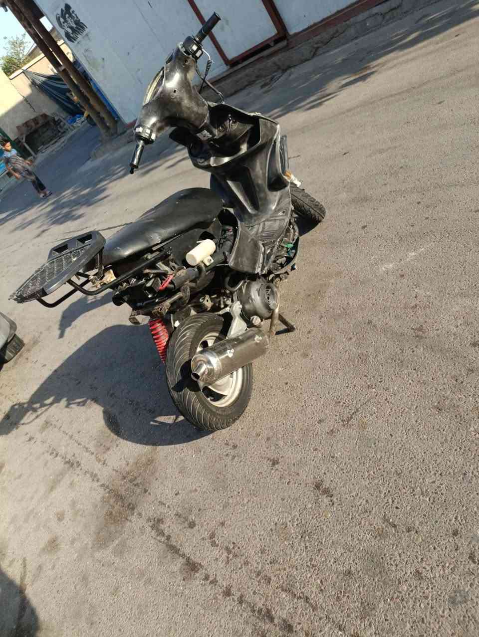 سلام عليكم ماكس مضلع 
كامله كله وما نقصه شي بس بنزات 
وبقيه كله كامله كفراتها. كله موجوده كلجات رياضي وصدر رياضي 
مكينه لا تبخير ولا تنقيص صوته حلو سلف شغال كهربيات كله شغاله مكان بغداد المشتل سعر 400وبيه مجال ***********
