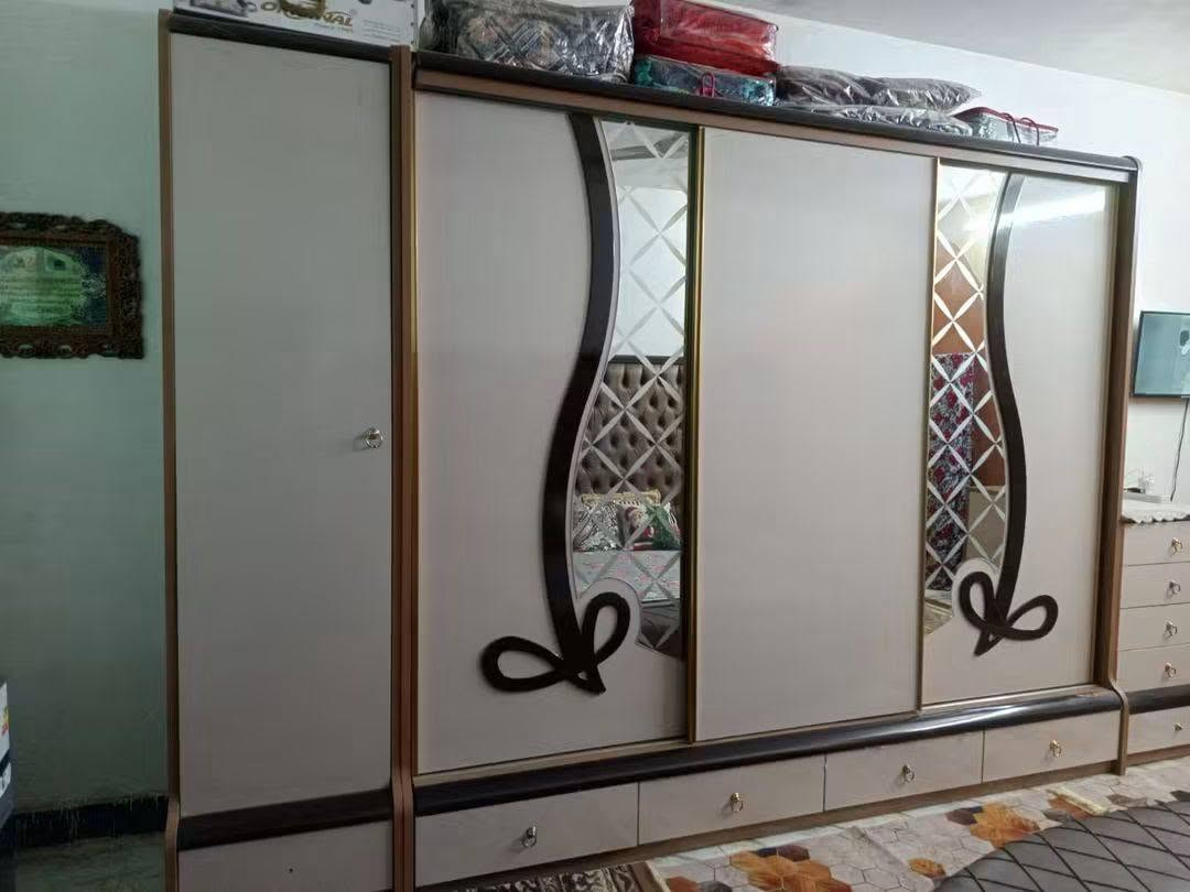 السلام عليكم غرفة تركية للبيع نوع الخشب ايطالي اصلي باب اول الغرفة 9قطع ثقيل السعر 800
مكان بغداد تقاطع النهروان للاستفسار الاتصال على الرقم ***********
