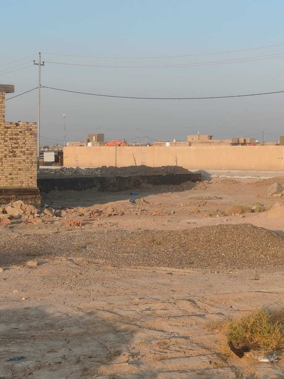 سلام عليكم قطعه للبيع وره مدرست نهاوند شارع 20متر المساحه 320 طابو 25الي يرغب بل شراء يتصل ويدلل رقم العقار 472 رقم الهاتف ***********
