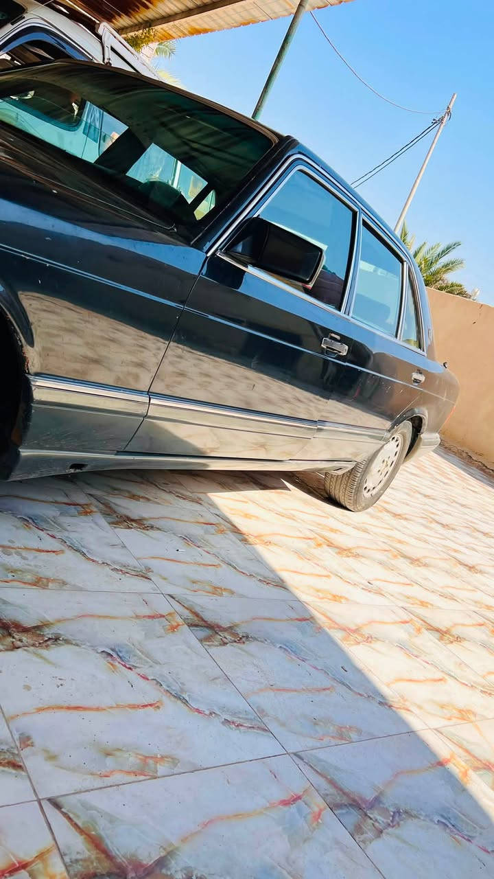 السلام عليكم حبايب مارسيدس رئاسي موديل 91
السياره حلوه محرك 3000vvt.  
كير محرك مكفول 
رقم بصره ،، 
السياره بلحقيقه كلش مرتبه 
وين ميعجبك شغل وطلع 
مكان السياره البصره قضاء المدينه 
السعر34 وبيه مجال حگ الجيه فقط ***********
