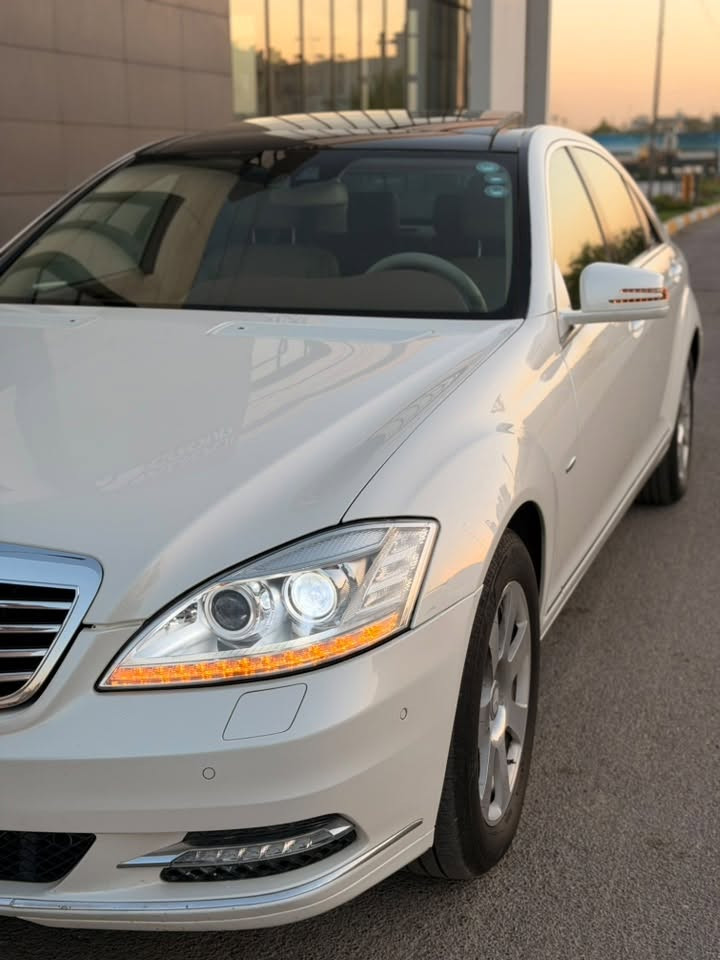 السلام عليكم مرسيدس S350 2012 وكالة خليجي مكفولة ماشية ١٢٦ كيلو
كفالة عامة بدون قطرة صبغ ابو بارد حتى دعاميات بدون صبغ سيارة جديدة بمعنى الكلمة سويجات ثنين و جميع غراض الشركة وياها سبيرها و عدتها و كاعياتها
بيها تخم تايرات برجستون اصلي فحص وهزة جديدة
فول مواصفات ناضور ليلي جكات بردات كشنات امامية فول تحكم كهرباء مع تدفئة و تبريد كشنات خلفية فول تحكم كهرباء بانوراما بعد هواي مواصفات مرسيدس اس معروف بمواصفاته
سيارة جاهزة من كلشي و باسمي 
العنوان بغداد زيونة 
السعر 285 وبيها مجال
هاتف ***********
