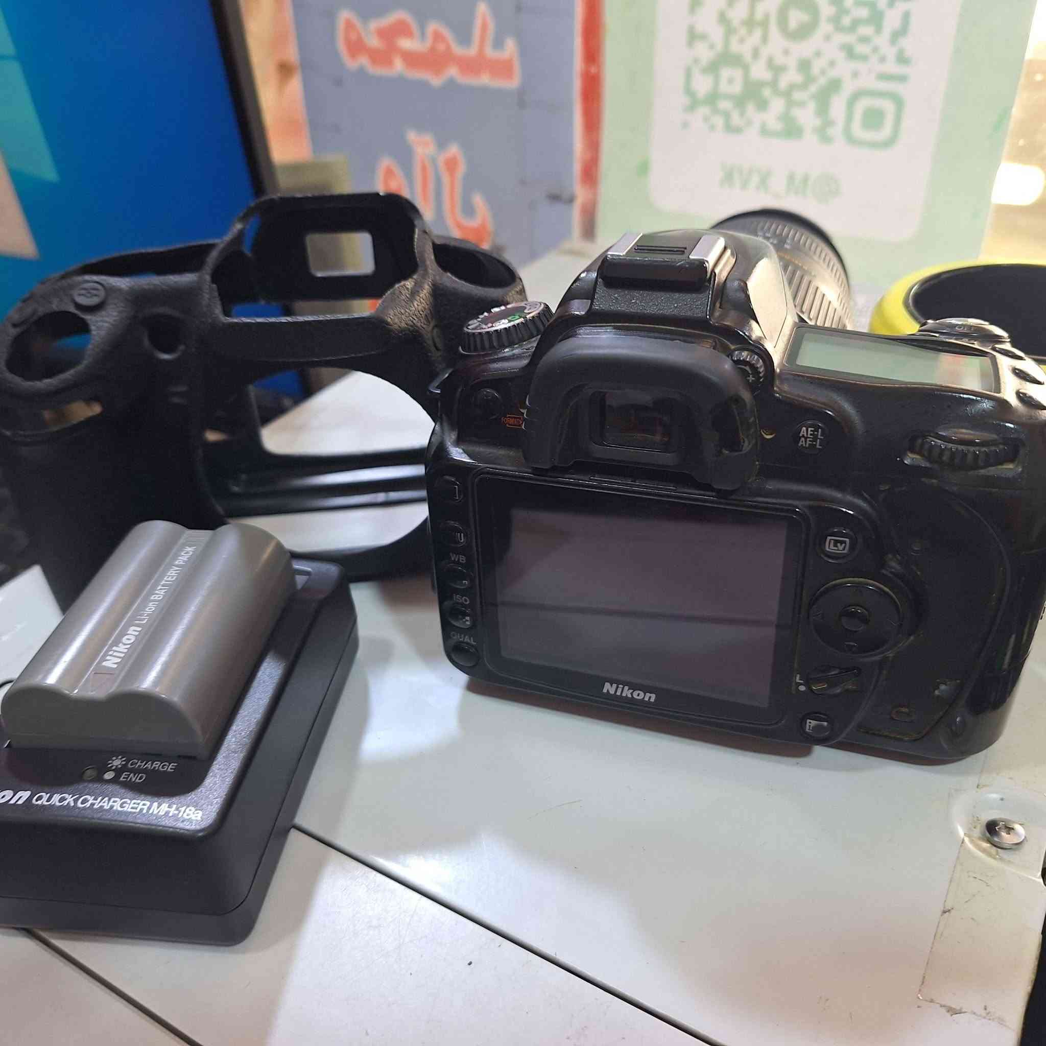 كامرة نيكون دي ٩٠ كامل الملحقات  ***********
