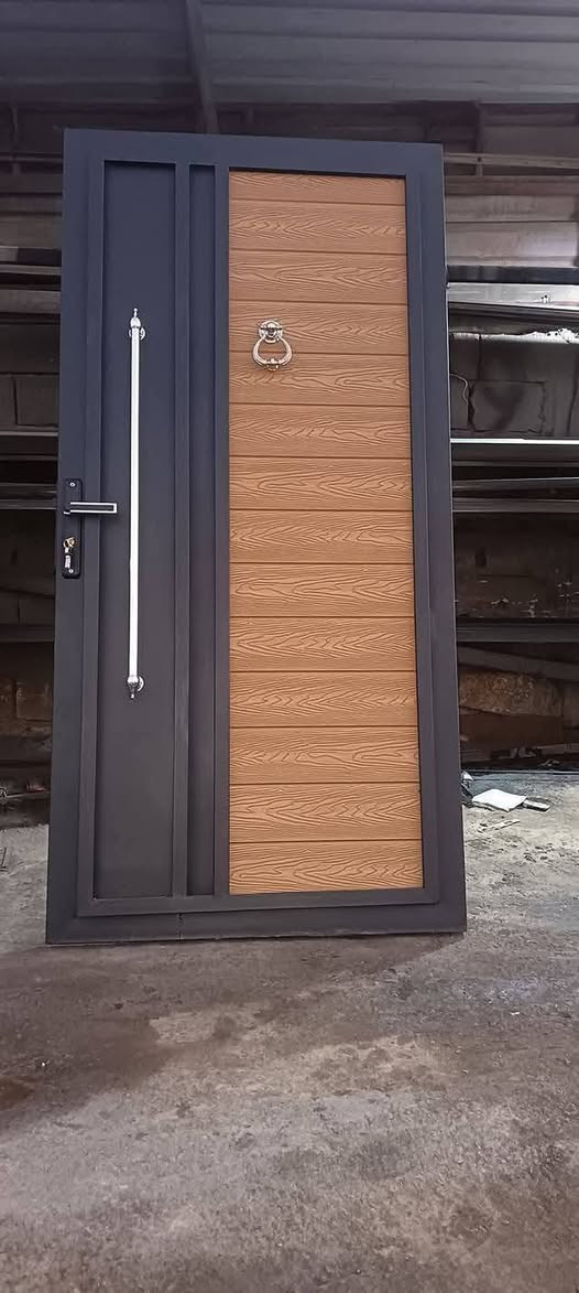 سلام عليكم ورحمه الله وبركاته 
حداده شبابيك وبواب اسعار مناسبه 
تجهيز مقاولين ***********

