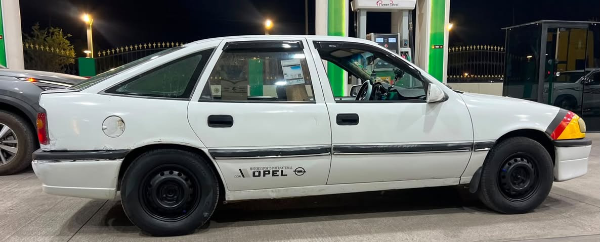 سلام عليكم للبيع اوبل موديل 93 سياره جهازه وما بيهه نقص كير محرك شرط محرك 20 تخم تاير صدر كله جديد كهربائيات كلهه شغال شرط تحويل وكاله سياره بدون ضربه سنويه عاج منتيهه بل 2024 مشروع وطني دفتر بانزين ما بيهه مكان سياره كركوك سعر 31 وبيهه مجال مكان كركوك شراي يتصل ***********
