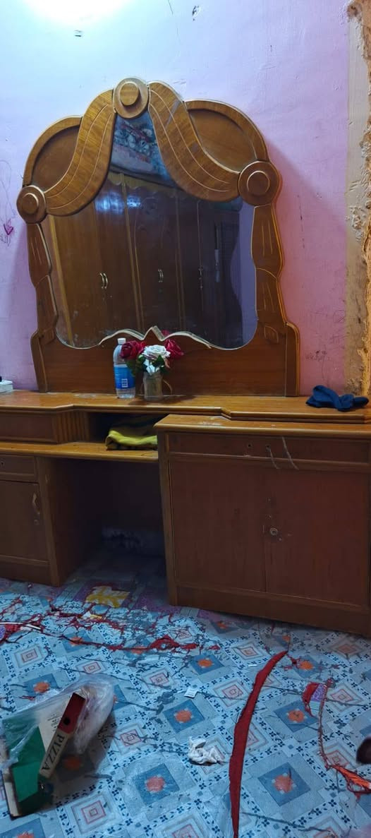 غرفه اخشاب  للبيع
  كنتور +جربايه+ زاويه+
ميز شاشه
***********
السعر 750
