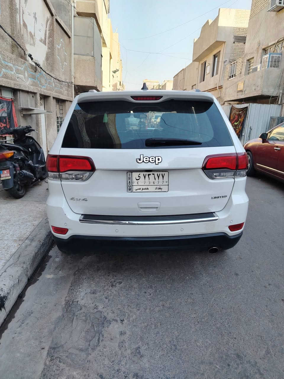 سلام عليكم عندي جيب لاريد لمتت شيروكي موديل   ٢٠٢٠ حادثه جاملغ جهه السايق وباب السايق بدون دواخل وباب الخلف مال سايق بيه بارد والمواصفات معروفه مكاني بغداد الطوبجي*********** سعره ٢١وبيه مجال
