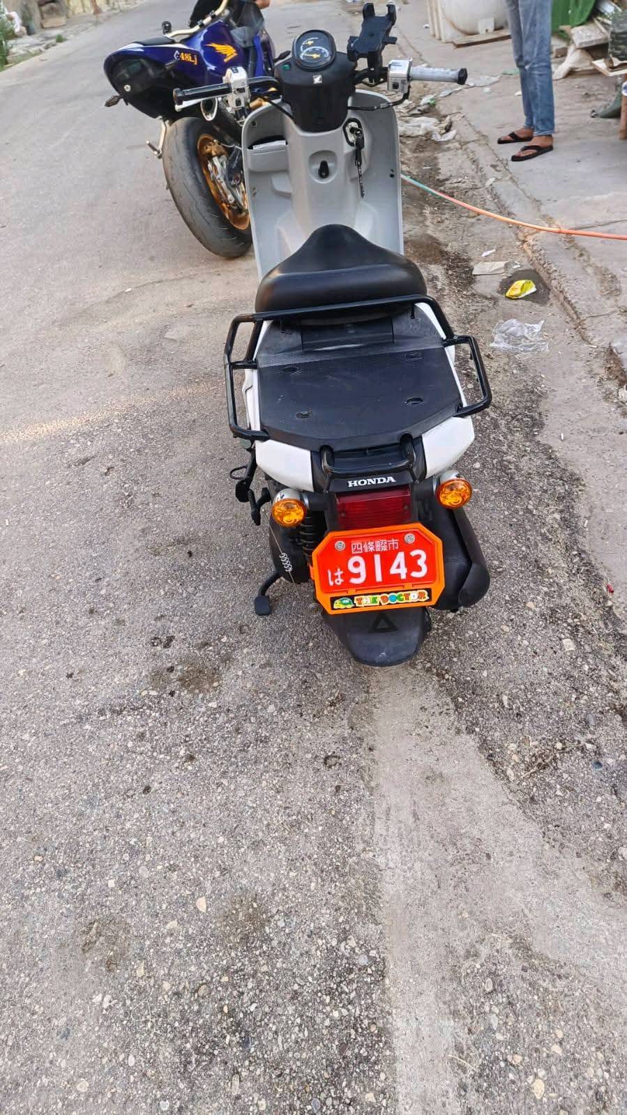 للبيع بيكم 60 حديث نوزل دراجه جديده صا لها اربعه اشهر من منزلها ما بيها اي خلل كهربائياتها كلها شغاله 
لايت زنون بغداد مدينه الصدر 
***********