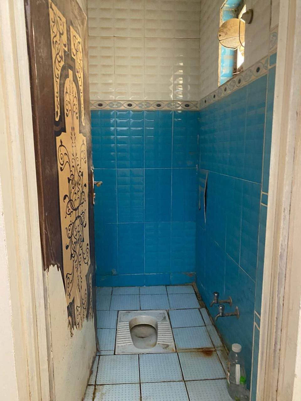 السلام عليكم إخوان
عندي دار سكنية للبيع بالديوانية، بحي الزهراء خلف المعهد التقني بفرع أبو عبد الله الكناني.
المساحة 120 متر، والسند طابو ملك صرف. البناء طابوق والبيت جاهز للسكن مباشرة، كامل وما بيه أي نقص (ممر واستقبال ومطبخ وخدمات) والترتيب والنظافة واضحة بالصور.
السعر بالخاص او اتصل على رقمي مع العلم البيت مناسب وجاهز 
اللي يحب يستفسر أو يجي يشوف البيت يتواصل وياي واتساب على الرقم *********** أو يدزلي رسالة على الخاص، والمعاينة بالتنسيق المسبق.
يرجى التواصل للجادين فقط، ورعاية لله والوالدين ارفعوا المنشور بالصلاة على محمد وآل محمد. ديوانية, القادسية
