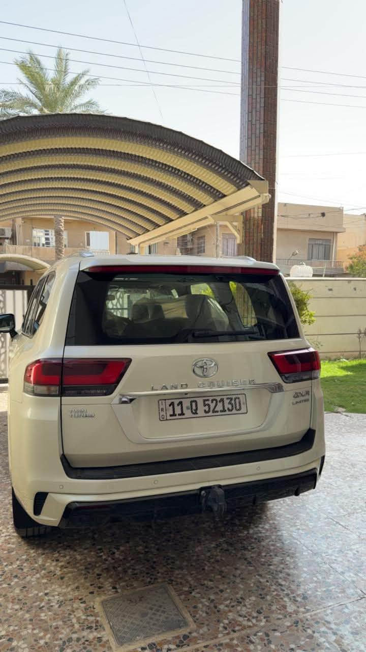 ﷽
بسعر مناسب جداً

تويوتا لاندكروز    GXR

موديل  2024                 
              
لمتد داخل احمر

مغلفة PPF 

________👇🏻المـواصـفـات 👇🏻__________

 4 كامرات

فتحة سقف

كشنات الاماميه كهربائية وتدفئة وتبريد

 الكشنات الوسطيه تبريد وكشنات الخلفيه كهربائية

مصابيح امامية 3 عدسات ED

نظام ترحيب في الأبواب 

خزن ميموري 

صندوق كهربائي 

كامرات 360 درجة

شحن لاسلكي ثلاجة

نظام تعليق
 
نظام زحف دفلوك امامي خلفي

دبل ثكيل دبل خفيف 

شاشات خلفية 

مثبت سرعة 

تحديد مسار 

بعد هواي مواصفات 

ماشية 6000  الف كيلو متر 

السياره كفاله عامه

 رقم بغداد ومكانها بغداد المنصور

رقم صاحب (***********) 📲📲

تحياتي لجميع 🌹 🌸 🙏🏻

نص مكتوب في الصور:
- TOSOT