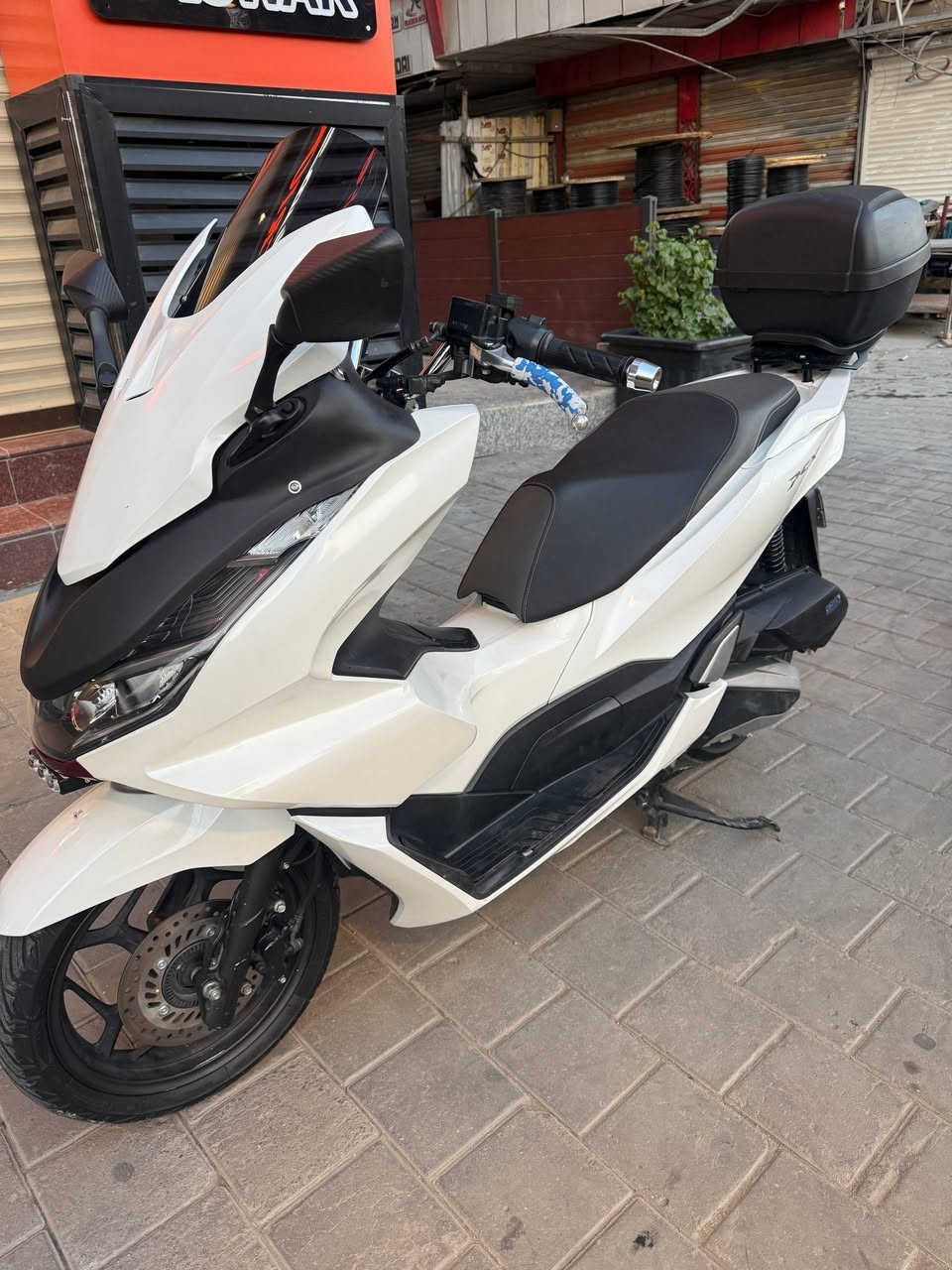 PCX جيل رابع موديل 2024
صور لمزاد موجودة بدون حادث
ياباني شاصي JK
وياهه بصمتين و رمز سكيورتي تكدر تشغلهه بلرمز بدون بصمه ومفتاحين جنطة
ماشيه 19 الف بس 
حجم لمكينه 125cc
وبيهه اضافات درع صالنصه و بجم تزويد جامه متحركة تصعد وتنزل ومرايات مثل مال TMAX 
ولايت تزويد عالي ناصي مدى 500 متر عدسة
كلج خلفي رياضي معدل 120 
وجنطه ماركة GIVI مو تجاري
مكفوله من لشخط كفرات مكينه كلجات كهربائيات تايرات دبلات كلهن جدد ع وضع لشركه جيب فيتر وياك وتعال افحص ابيعلك مكفول 
مكاني بغداد 
سعرهه 27$ وبيهه مجال للشرايه 
*********** موجود واتساب وتصال

ليدور نطايح ولبياع شراي متفيده خليروح للرمبه موجودات ب 15$
