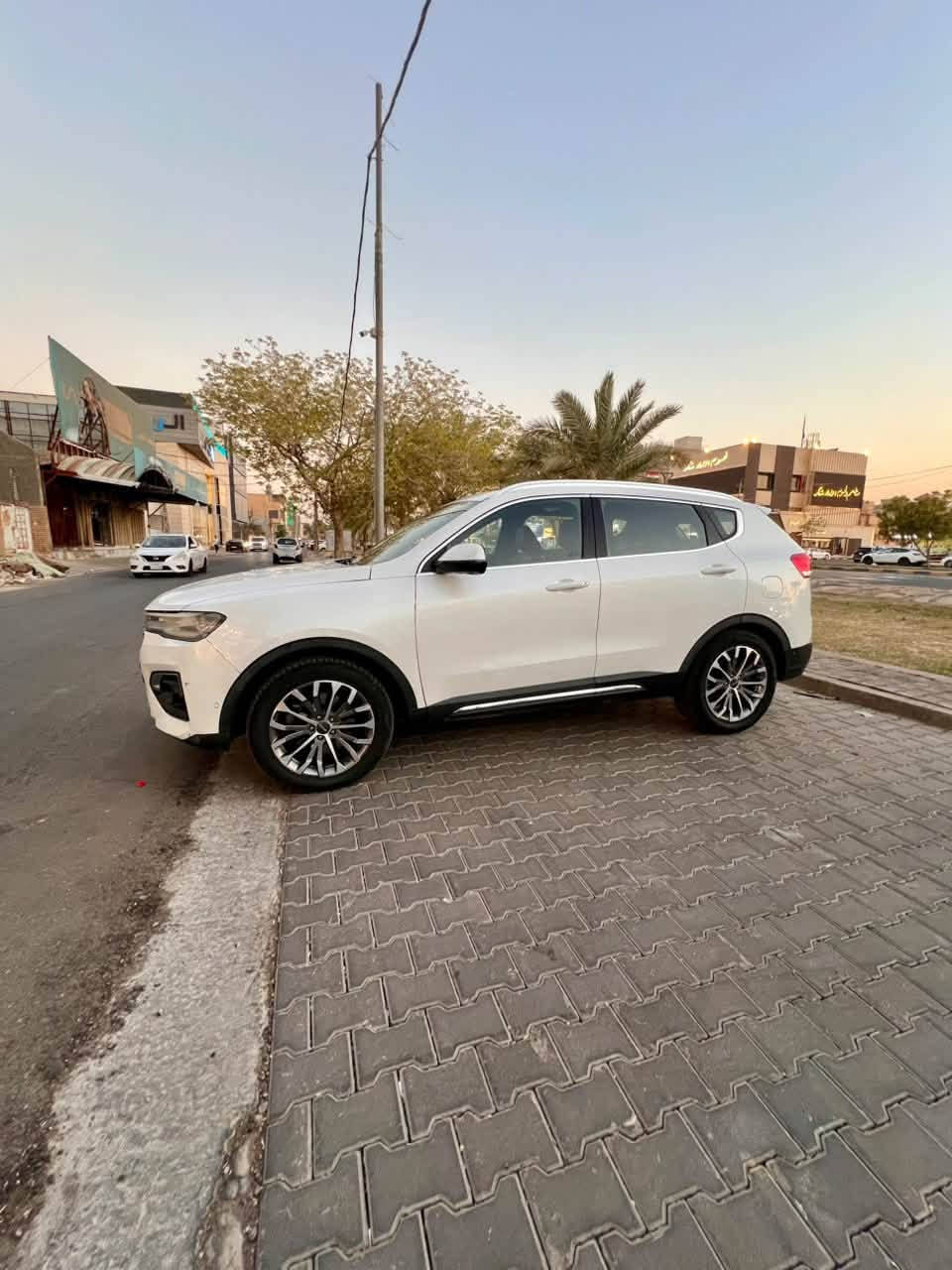 هافال h6 2020
محرك 2000 تيربو 
فول موصفات
4 كاميرات 360 درجة
مقاعد جلد وكهرباء
فتحة سقف بانوراما
مثبت سرعة
دخول ذكي وبصمة تشغيل
حساسات امامية وخلفية
الضرر باب السائق معدل بارد
الهاتف: ***********
