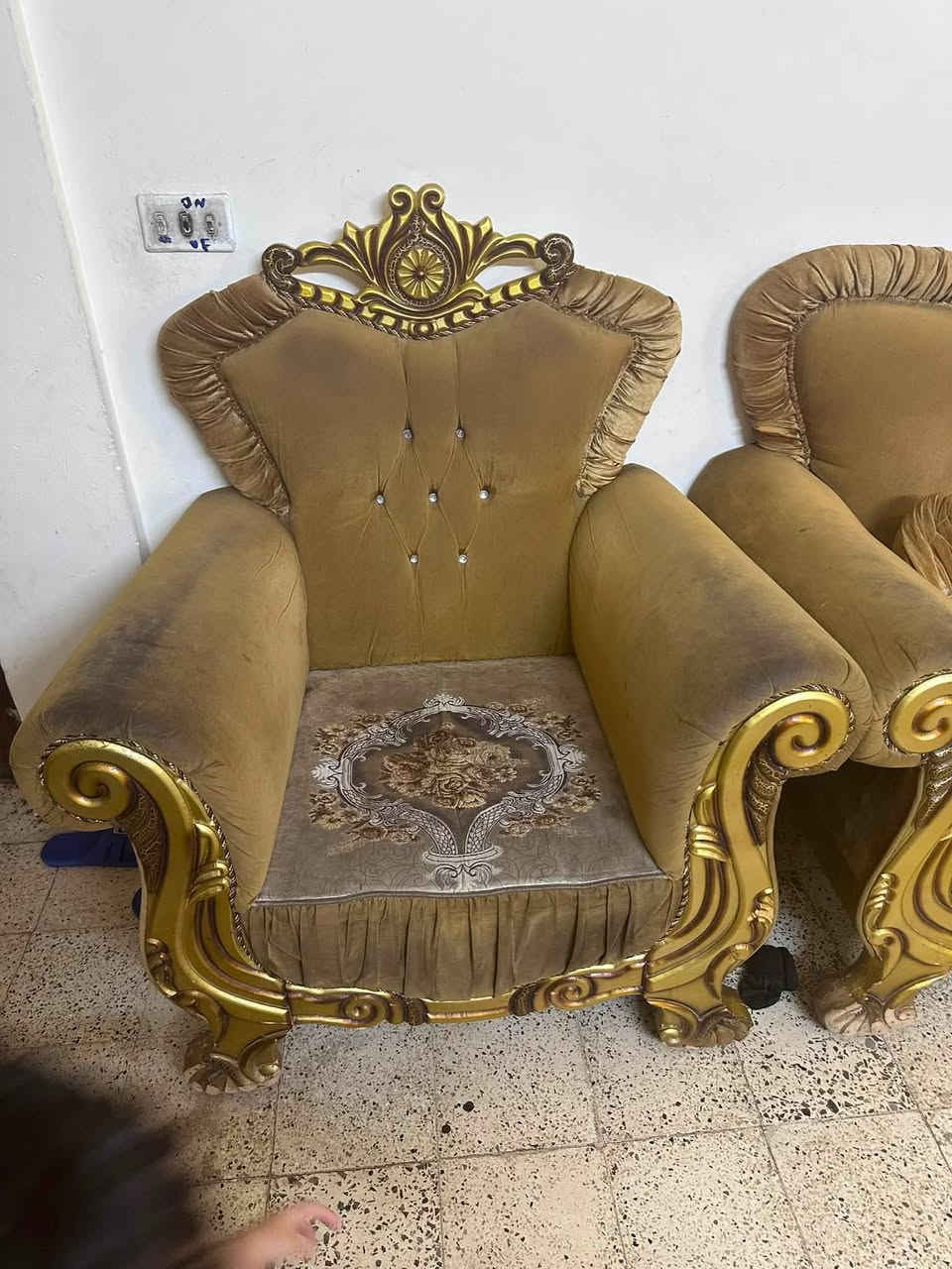 السلام عليكم تخم ١٠ مقاعد للبيع يحتاجله فقط غسل السعر ب٣٥٠ وبي مجال مكان بغداد البياع الرسالة الاولى للاستفسار ***********
