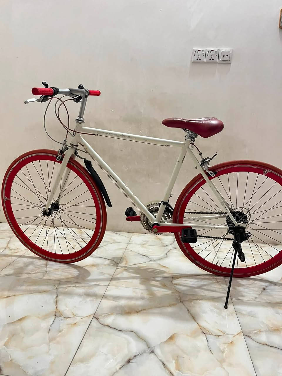 سلام عليكم
c700  

ماركة (CITYCRUISER)

حجم 28 

كلشي موضح بلصور سعرة 125 وبي مجال 

مكاني بغداد  رقمي *********** ، متوفر توصيل
